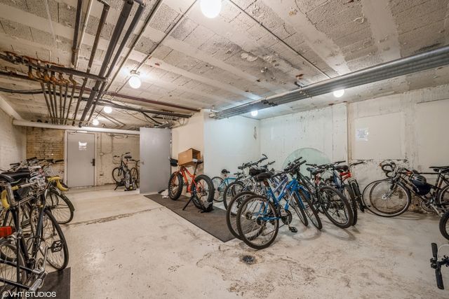 2545 W Catalpa Avenue 4A, Chicago, IL 60625