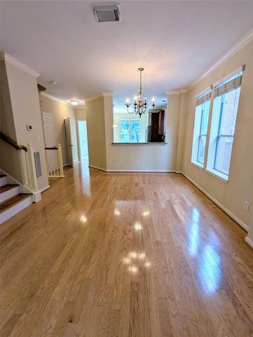 830 E Heights Hollow Ln, Houston, TX 77007