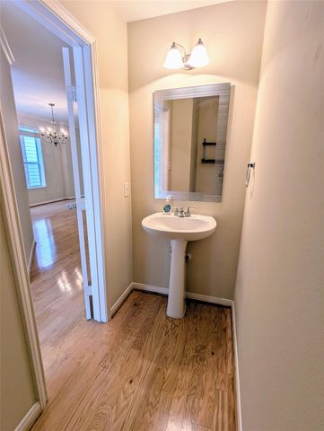 830 E Heights Hollow Ln, Houston, TX 77007