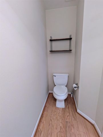 830 E Heights Hollow Ln, Houston, TX 77007