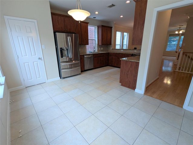 830 E Heights Hollow Ln, Houston, TX 77007