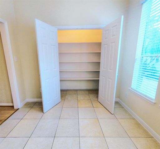 830 E Heights Hollow Ln, Houston, TX 77007