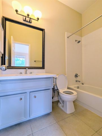 830 E Heights Hollow Ln, Houston, TX 77007