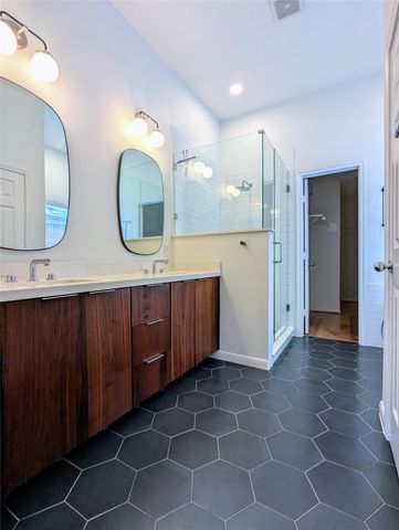 830 E Heights Hollow Ln, Houston, TX 77007