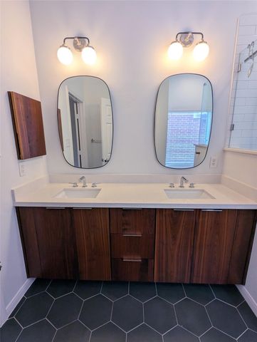 830 E Heights Hollow Ln, Houston, TX 77007