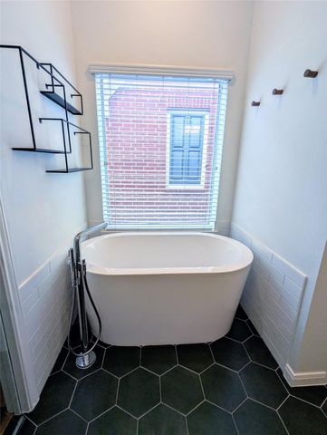 830 E Heights Hollow Ln, Houston, TX 77007