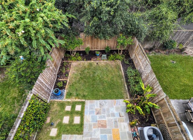 830 E Heights Hollow Ln, Houston, TX 77007