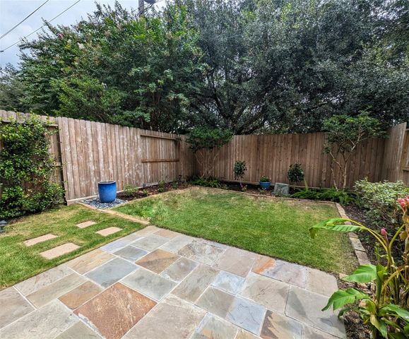 830 E Heights Hollow Ln, Houston, TX 77007