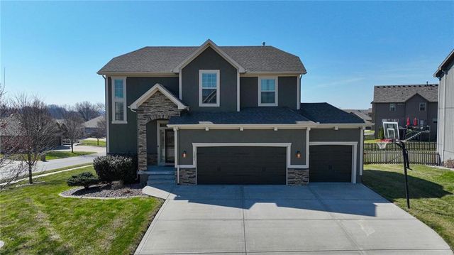 1201 Belinder Drive, Raymore, MO 64083