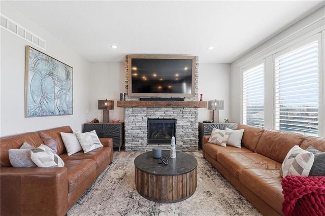 1201 Belinder Drive, Raymore, MO 64083