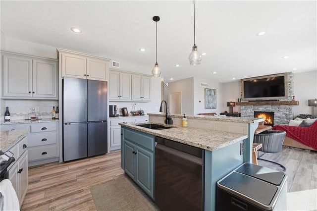 1201 Belinder Drive, Raymore, MO 64083