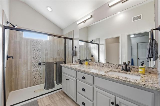 1201 Belinder Drive, Raymore, MO 64083