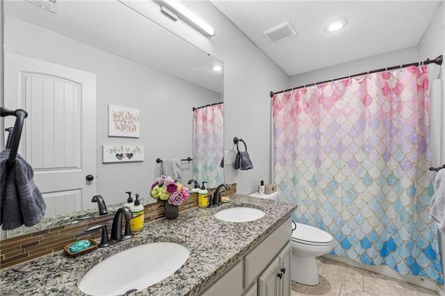 1201 Belinder Drive, Raymore, MO 64083