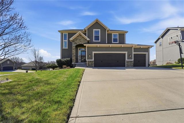 1201 Belinder Drive, Raymore, MO 64083