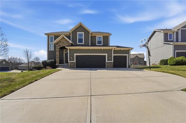 1201 Belinder Drive, Raymore, MO 64083