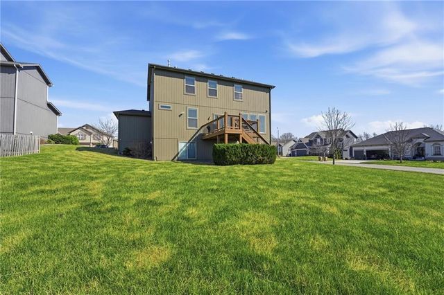 1201 Belinder Drive, Raymore, MO 64083