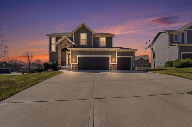 1201 Belinder Drive, Raymore, MO 64083