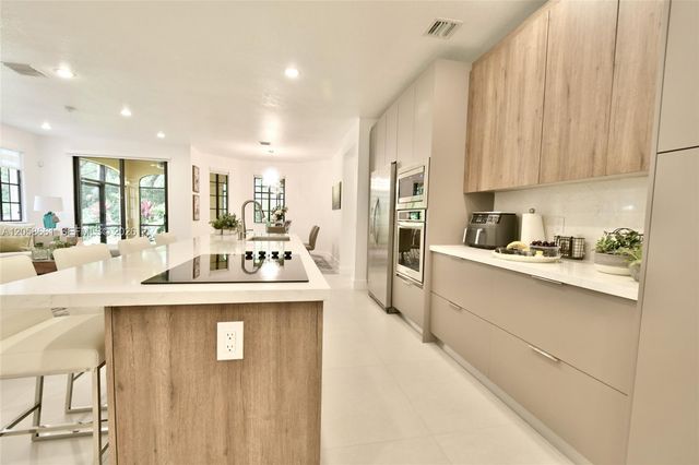 1515 Passion Vine Circle 21, Weston, FL 33326