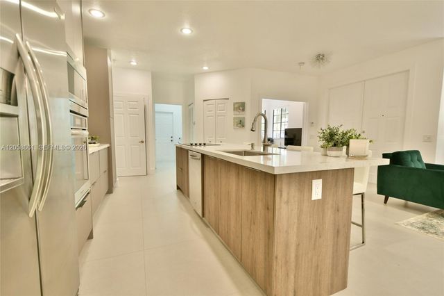 1515 Passion Vine Circle 21, Weston, FL 33326