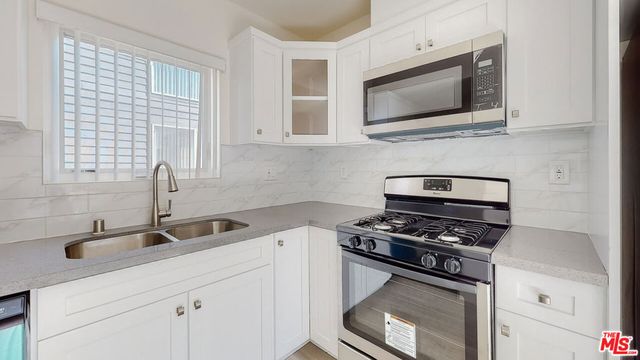 237 Rosemont Avenue, Los Angeles, CA 90026