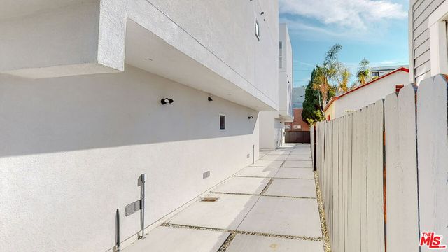237 Rosemont Avenue, Los Angeles, CA 90026