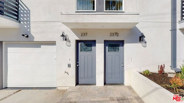 237 Rosemont Avenue, Los Angeles, CA 90026