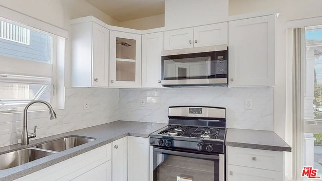 237 Rosemont Avenue, Los Angeles, CA 90026