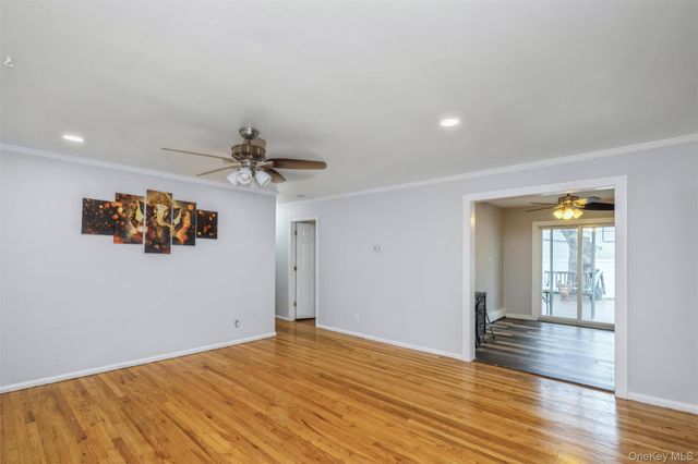 31 E June Street, Lindenhurst, NY 11757