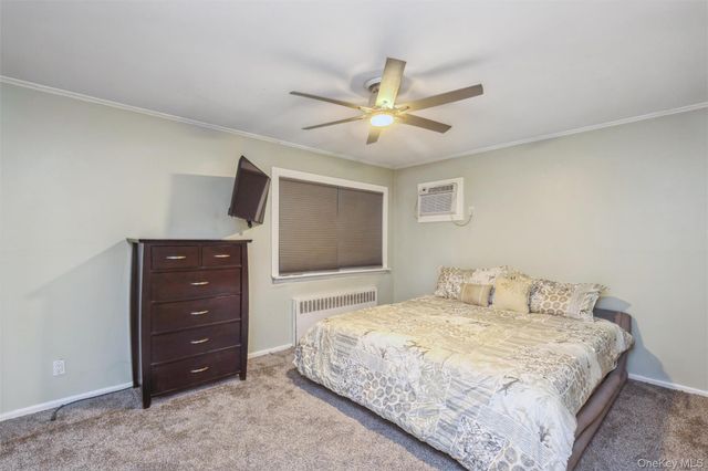 31 E June Street, Lindenhurst, NY 11757