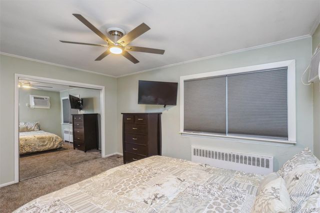 31 E June Street, Lindenhurst, NY 11757
