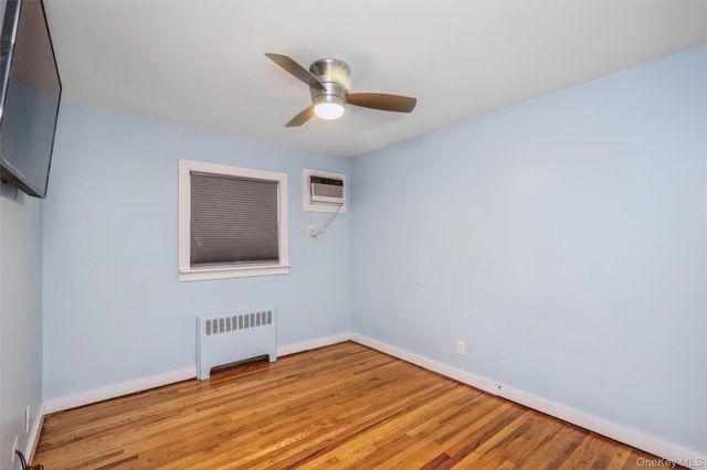 31 E June Street, Lindenhurst, NY 11757