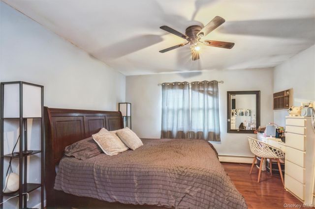 31 E June Street, Lindenhurst, NY 11757