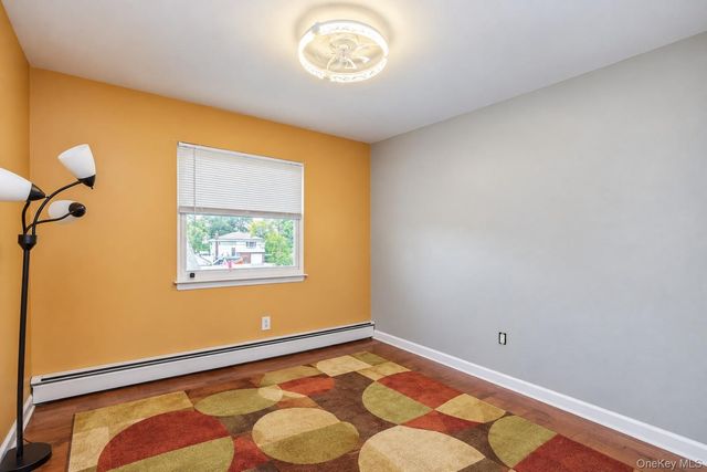 31 E June Street, Lindenhurst, NY 11757