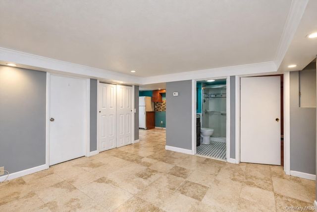 31 E June Street, Lindenhurst, NY 11757