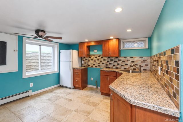 31 E June Street, Lindenhurst, NY 11757