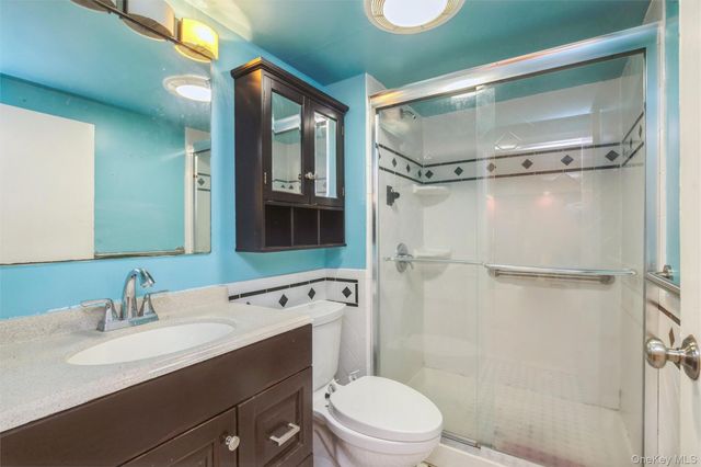 31 E June Street, Lindenhurst, NY 11757