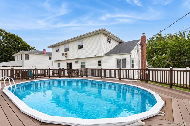 31 E June Street, Lindenhurst, NY 11757