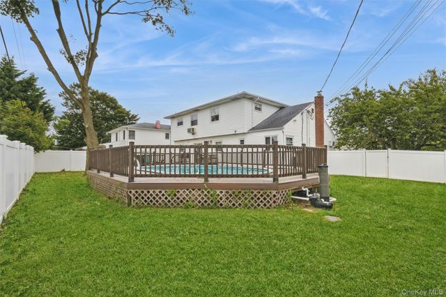 31 E June Street, Lindenhurst, NY 11757