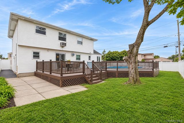 31 E June Street, Lindenhurst, NY 11757