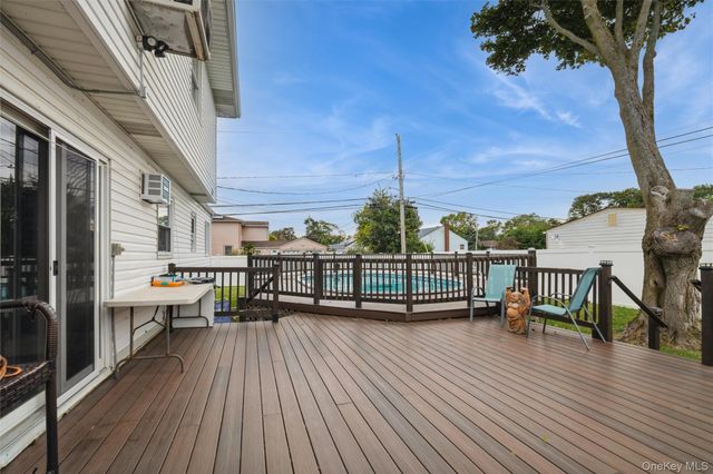31 E June Street, Lindenhurst, NY 11757