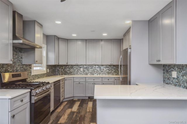 31 E June Street, Lindenhurst, NY 11757