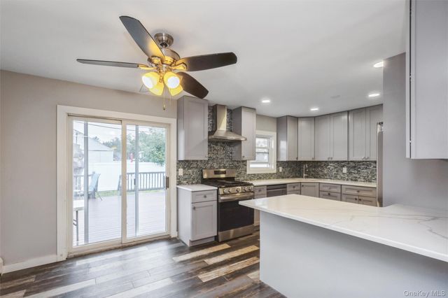 31 E June Street, Lindenhurst, NY 11757