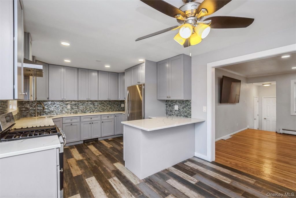 31 E June Street, Lindenhurst, NY 11757 — photo 5