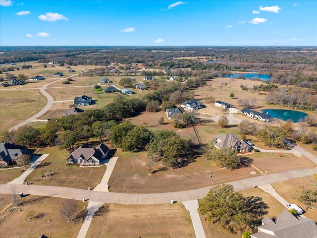 1055 Hidden Oaks Drive, Wills Point, TX 75169