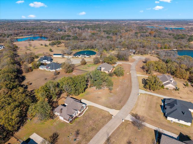 1055 Hidden Oaks Drive, Wills Point, TX 75169