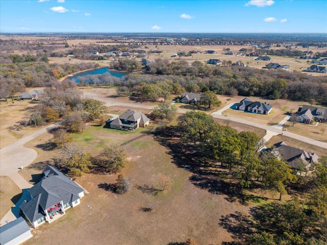 1055 Hidden Oaks Drive, Wills Point, TX 75169