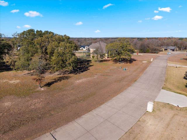 1055 Hidden Oaks Drive, Wills Point, TX 75169