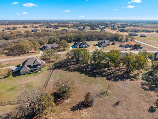 1055 Hidden Oaks Drive, Wills Point, TX 75169