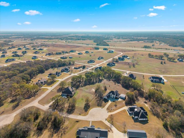 1055 Hidden Oaks Drive, Wills Point, TX 75169