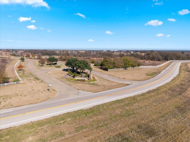 1055 Hidden Oaks Drive, Wills Point, TX 75169